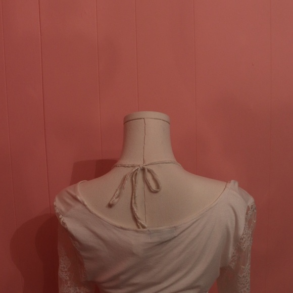 ANIKA Elegant White Lace Long Sleeve Top - Picture 3 of 4
